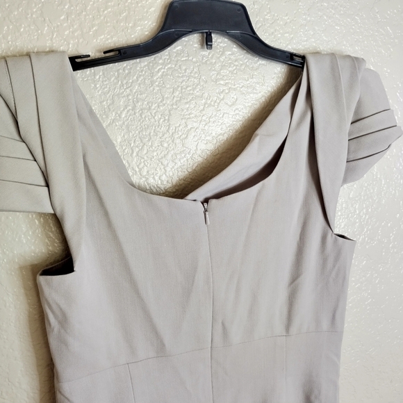 Black Halo Jackie O Sleeveless Sheath Dress in light grey sz 6 - Picture 3 of 9